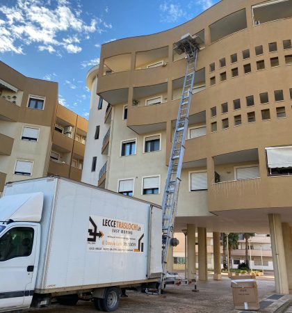 Affitto Ascensori esterni per traslochi in Lecce e Provincia. Affitto Ascensori esterni per traslochi in Lecce e Provincia.